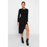 Trendyol Black Crew Neck Slit Detailed Fitted Midi Knitted Dress Cene