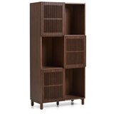 Kave Home Tamno smeđa biblioteka u dekoru oraha s kliznim vratima 84,5x170x42,5 cm Beyla – Cijene