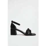 Trendyol Crne ženske klasične cipele na petu crna | bela | siva Cene