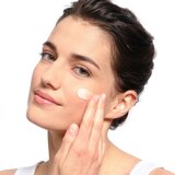 Mixa Niacinamide Glow Illuminating Moisturizer dnevna krema za obraz za vse tipe kože 50 ml za ženske | Shoptok.si
