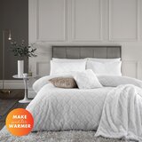 Catherine Lansfield Bela podaljšana posteljnina za zakonsko posteljo iz mikropliša 230x220 cm Cosy Diamond – | Shoptok.si
