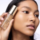 Catrice Glam In Gold Hydrating Primer vlažilna podlaga za make-up z 24-karatnim zlatom odtenek 010 Oh My Goldness 30 ml | Shoptok.si