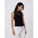 Reserved Top s čipkom - crno | shoptok.hr