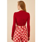  Women's Red Pleated Crop Knitted Blouse Cene
