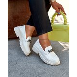 Resti Women's lacquered moccasins in cream color Adolos- Footwear | ePonuda.com