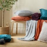 Catherine Lansfield Okrasna blazina iz mikropliša 55x55 cm Velvet and Faux Fur – | Shoptok.si