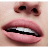 Mac Powder Kiss šminka z mat učinkom klasično rdečilo za ustnice šminka 3 g odtenek 924 Reverence za ženske | Shoptok.si