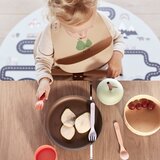 OYOY Mini Zelena silikonska dječja šalica Apple – | shoptok.hr