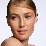 Catrice Aloe Vera senčila za oči v paličici odtenek 070 Satin Lilac 1,5 g | Shoptok.si