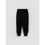 Reserved Jogger hlače s džepovima - crno | shoptok.hr