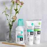 Urtekram Strong Mint zobna pasta za beljenje zob za občutljive zobe 75 ml | Shoptok.si