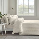 Catherine Lansfield Kremno bela satenasta posteljnina za zakonsko posteljo 200x200 cm So Soft Satin Stripe &amp;ndash; Slike