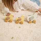 Little dutch lesena igračka na vrvici little farm | Shoptok.si