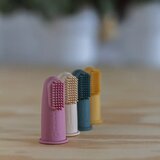 Petite&Mars Silikonska četkica za desni na prst 2 kom 0 m+, Rose&Sand | Eponuda.ba