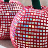 Catherine Lansfield Plišasta okrasna blazina 25x30 cm Disco Cherries – | Shoptok.si