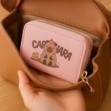  Novčanik s preslatkim motivom kapibare 12.5 x 8.5cm - rozi | Shoptok.si