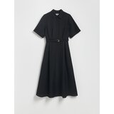 Reserved Midi haljina s remenom - crno | shoptok.hr