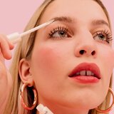 Benefit Hubba Brow Serum serum za rast za obrvi 4,5 ml | Shoptok.si