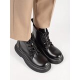 Shelvt Black lace-up ankle boots on the platform | ePonuda.com