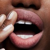Mac Retro Matte dugotrajan izrazito mat ruž za usne 3 g nijansa 707 Ruby Woo | shoptok.hr