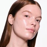 MAC Cosmetics Skinfinish Lightstruck Skinfinish Lightstruck tekoči osvetljevalec odtenek Glacial 15 ml | Shoptok.si