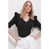 Trend Alaçatı Stili Women's Black V-Neck Frilly Knitwear Blouse | ePonuda.com