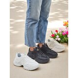 Resti Women's sporty sneakers on a thicker sole Quensi | Shoptok.si