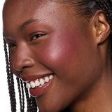 MAC Cosmetics Skinfinish Colourstruck rdečilo odtenek Ruby Wooed 4.5 g | Shoptok.si