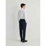 Reserved - Slim hlače izglačane na crtu - mornarsko plava | shoptok.hr