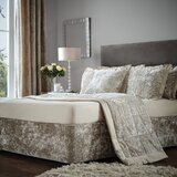 Catherine Lansfield Bež napenjalna žametna prevleka za okvir postelje 137x198 cm Crushed Velvet – | Shoptok.si