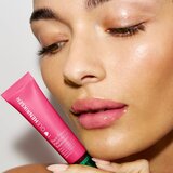 OLEHENRIKSEN Pout Preserve Chillers vlažilni sijaj za ustnice s hladilnim učinkom odtenek Grenada Guava 12 ml | Shoptok.si