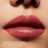 Gucci Beauty Rouge à Lèvres Voile šminka z bleščečim finišem odtenek 134 Clara Chestnut 3.5 g | Shoptok.si