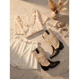 Sinsay Čipkasta bluza s kratkim rukavima i dekorativnim volanima | shoptok.hr