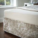 Catherine Lansfield Bež navlaka za okvir kreveta s gumom od samta 137x198 cm Crushed Velvet – Cijene