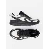 Shelvt Comfortable sneakers in black and white with McArthur mesh structure | ePonuda.com