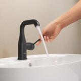 Grohe 237982431 Essence New vrtljiva armatura za umivalnik Slike