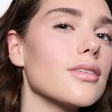 MAC Cosmetics Skinfinish Colourstruck rdečilo odtenek Baby Girl 4.5 g | Shoptok.si