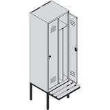C+P garderobna omara s klopjo classic plus, 2 dela, predelna stena na sredini, svetlo sive / encijan modre barve, š 600 mm, varnostni vrtljivi zapah, | Shoptok.si