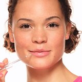 Essence WHAT THE FAKE! transparenten sijaj za ustnice odtenek Oh So Glassy! 4.2 ml | Shoptok.si