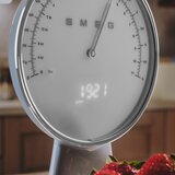 Smeg KSF01PBWW digitalna i analogn retro küchenwaage, dizajn iz 50-ih, maks. 5kg, pastelno plava | shoptok.hr