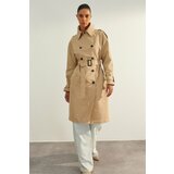 Trendyol Limited Edition Beige Oversize Wide Cut Embroidery Detailed Belted Trench Coat Cene