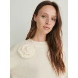 Reserved - Džemper s detaljem u obliku ruže - boja kože