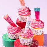 Essence Birthday Bomb transparenten sijaj za ustnice za bleščeč sijaj odtenek 01 Cake My Day! 10 ml | Shoptok.si