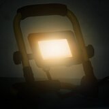  LED reflektor s ručkom 20 W topli bijeli | shoptok.hr