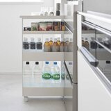 YAMAZAKI Mat bela jeklena kopalniška polica 48x80,5 cm Tower – | Shoptok.si