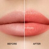 Guerlain KissKiss Bee Glow hranilni in vlažilni balzam za ustnice odtenek 389 Pearly Peach 100 g | Shoptok.si