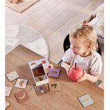 OYOY Mini Rdeča silikonska otroška skodelica Apple – | Shoptok.si