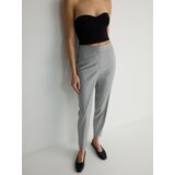 Reserved - Hlače cigareta kroja izglačane na crtu - light grey | shoptok.hr