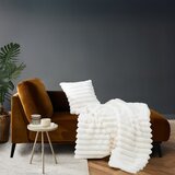Douceur d intérieur Kremno bela odeja iz mikropliša 180x220 cm Boudoir – | Shoptok.si
