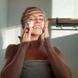 Lumene HELLÄ Moisturizing vlažilna čistilna pena za suho kožo 150 ml | Shoptok.si